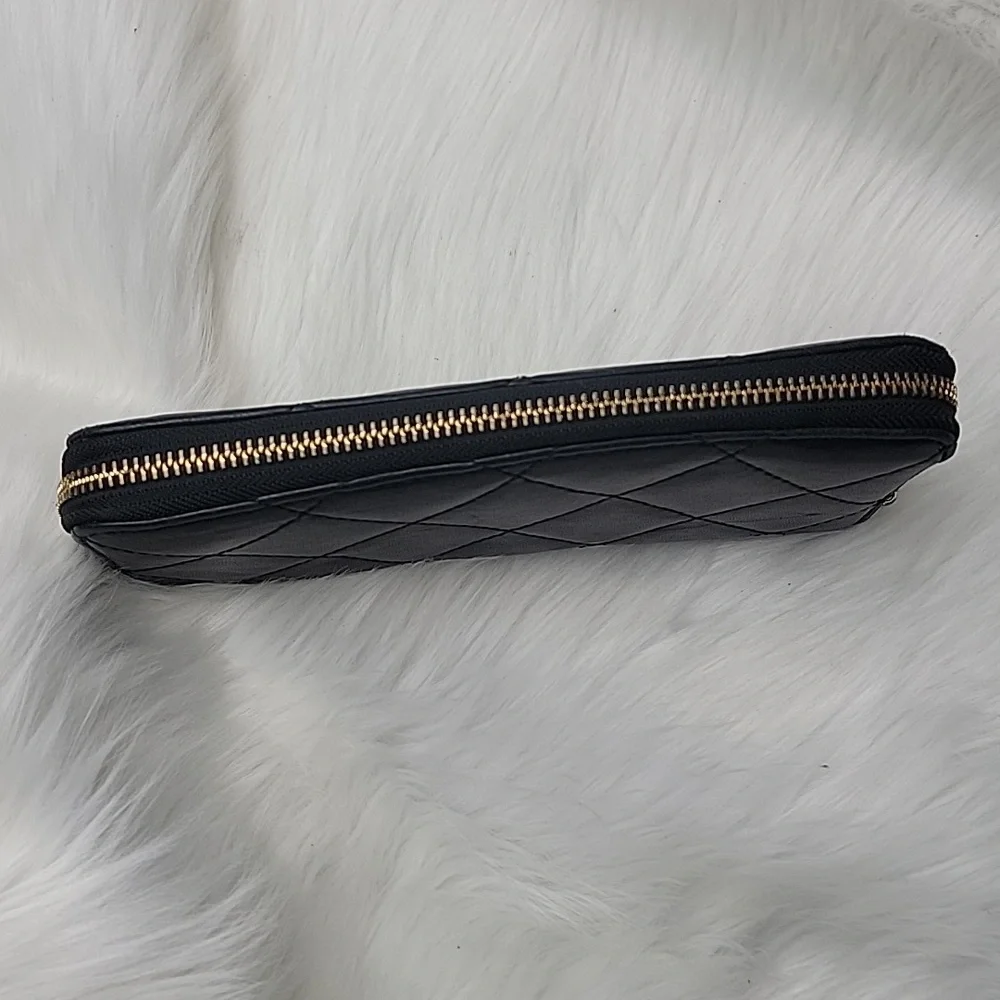 MICHAEL‎ KORS Hamilton Black Quilted Leather Gold Tone Logo Zip Around Wallet
